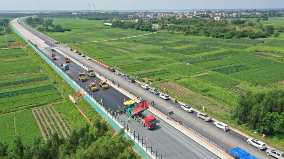 建設?邁進‖薪火相傳，續(xù)寫奮進篇章